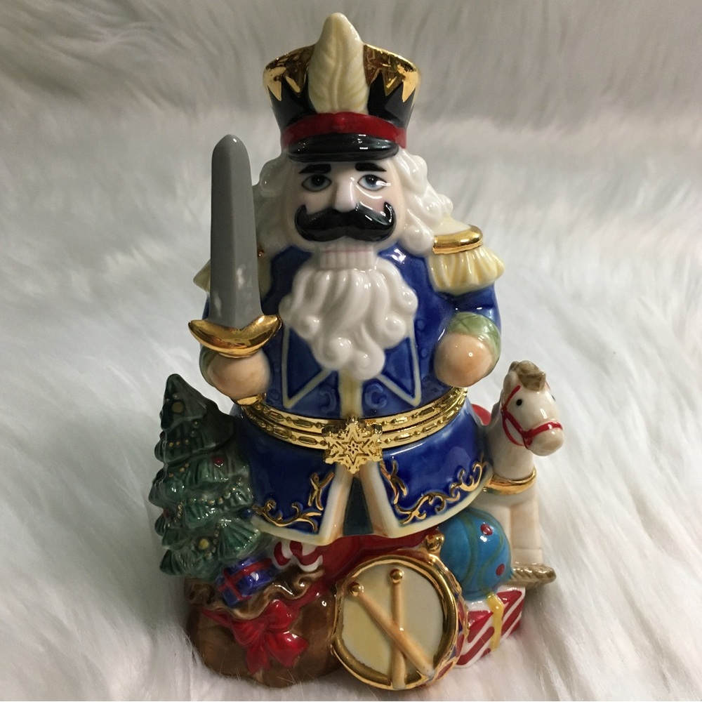 Traditions | Porcelain Vintage Nutcracker Box